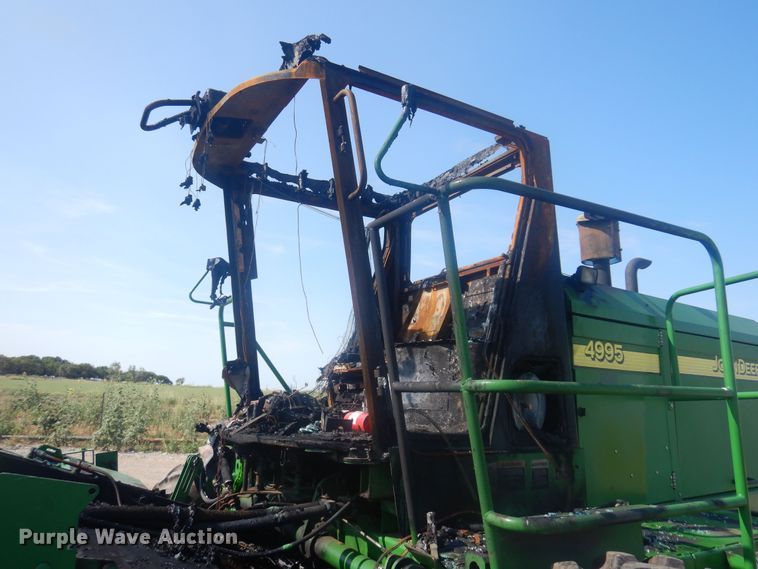 image for item KI9251 2004 John Deere 4995  windrower