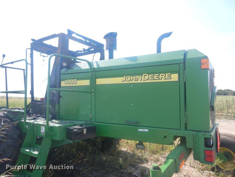 image for item KI9251 2004 John Deere 4995  windrower