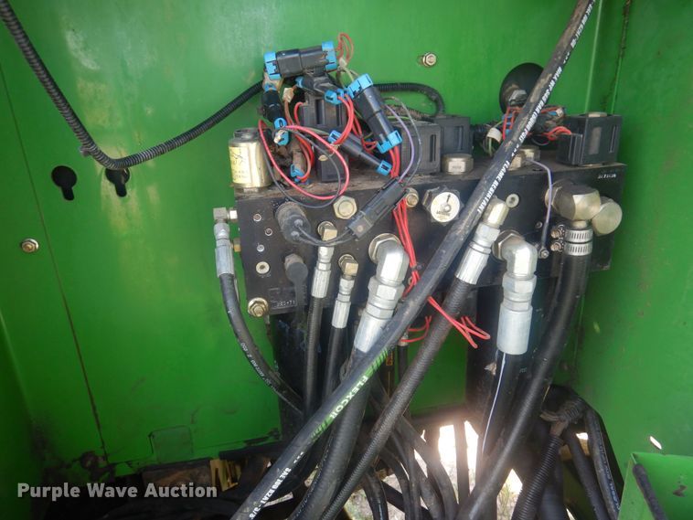 image for item KI9251 2004 John Deere 4995  windrower