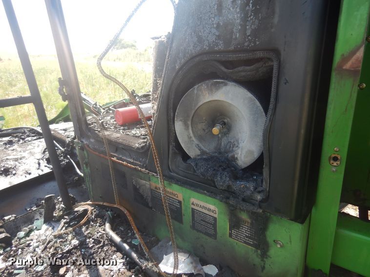 image for item KI9251 2004 John Deere 4995  windrower