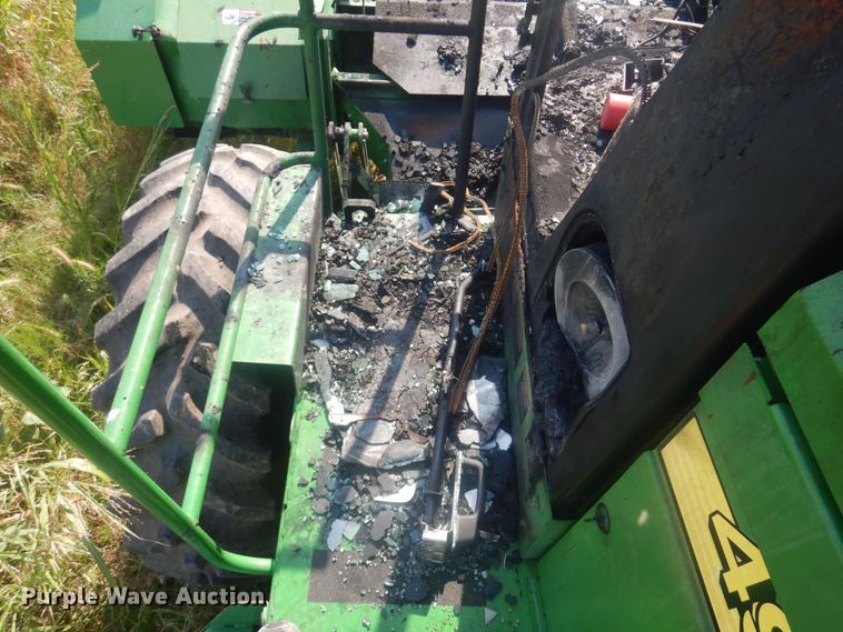 image for item KI9251 2004 John Deere 4995  windrower