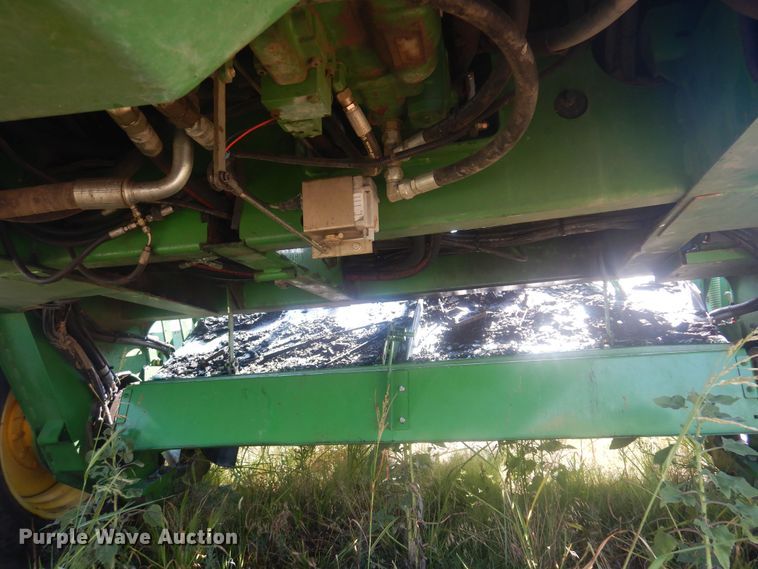 image for item KI9251 2004 John Deere 4995  windrower