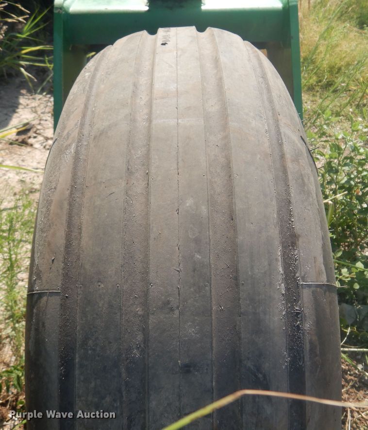 image for item KI9251 2004 John Deere 4995  windrower