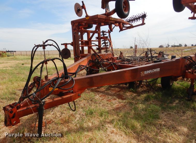 image for item KI9290 Sunflower 3670  sweep plow