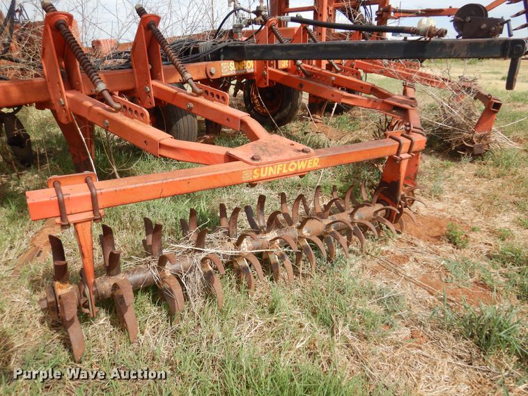 image for item KI9290 Sunflower 3670  sweep plow