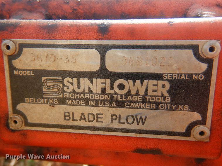 image for item KI9290 Sunflower 3670  sweep plow
