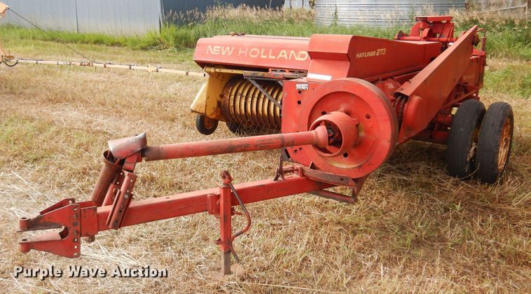 image for item KI9306 New Holland 273  small square baler