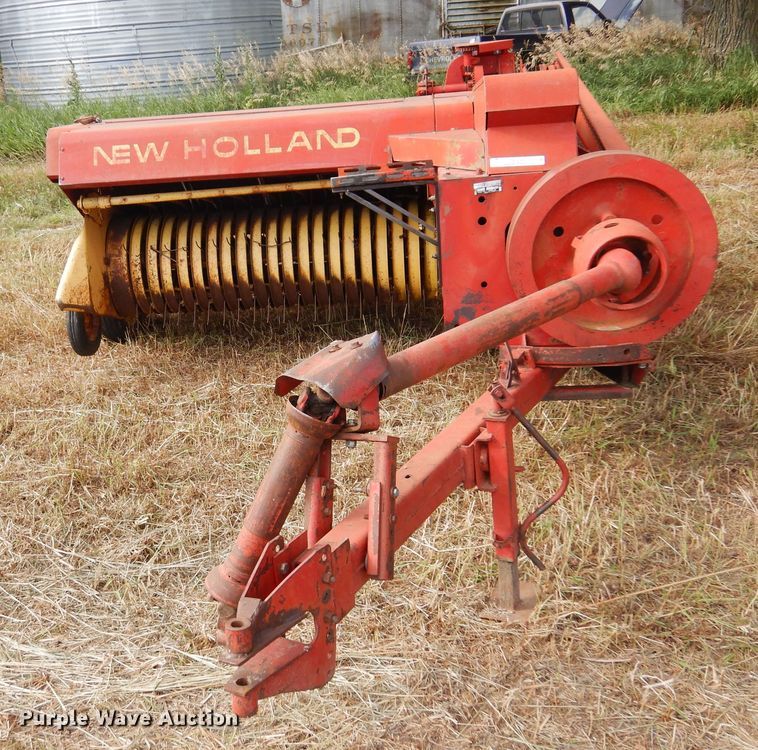 image for item KI9306 New Holland 273  small square baler