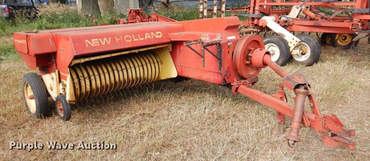 image for item KI9306 New Holland 273  small square baler