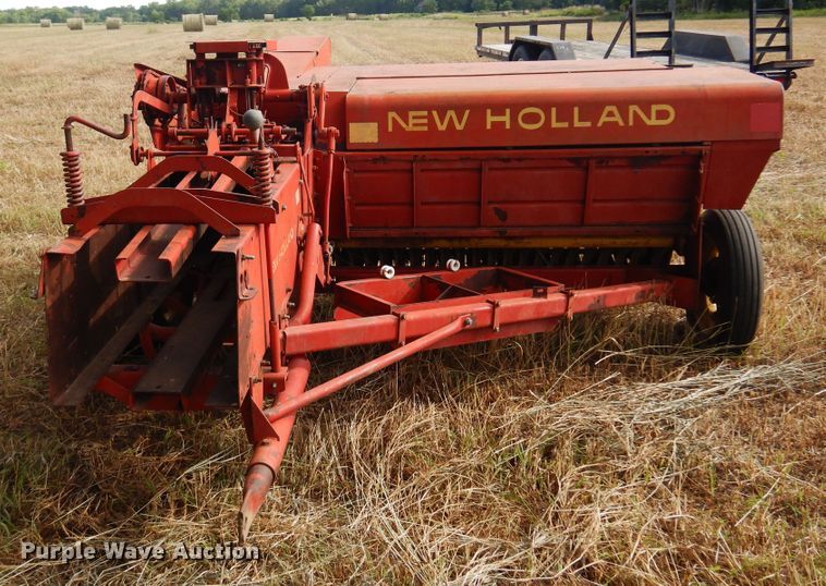image for item KI9306 New Holland 273  small square baler
