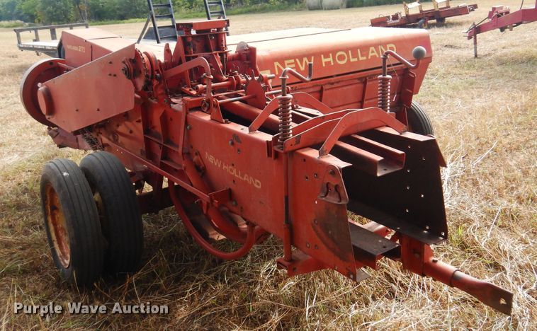 image for item KI9306 New Holland 273  small square baler