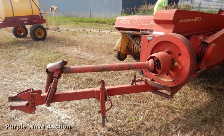 image for item KI9306 New Holland 273  small square baler
