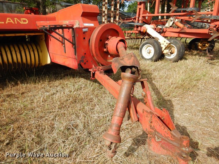 image for item KI9306 New Holland 273  small square baler