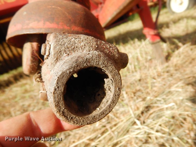 image for item KI9306 New Holland 273  small square baler