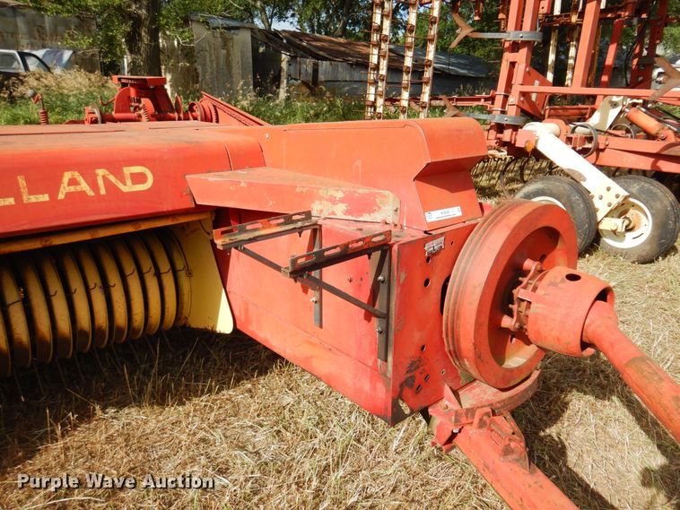 image for item KI9306 New Holland 273  small square baler