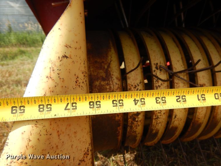 image for item KI9306 New Holland 273  small square baler