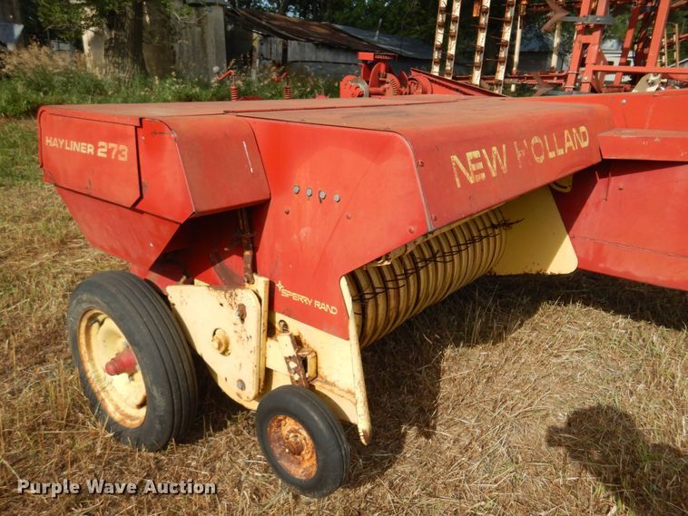image for item KI9306 New Holland 273  small square baler