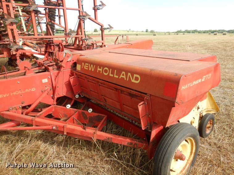 image for item KI9306 New Holland 273  small square baler