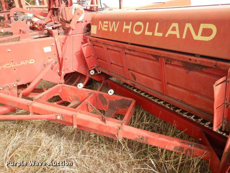 image for item KI9306 New Holland 273  small square baler