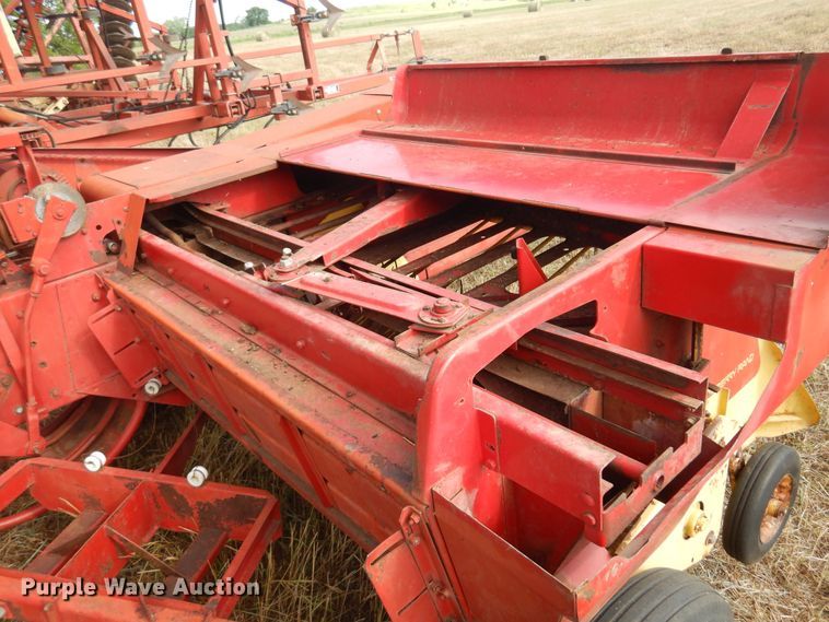 image for item KI9306 New Holland 273  small square baler