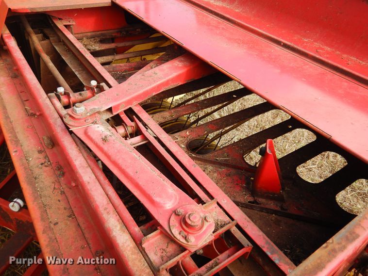 image for item KI9306 New Holland 273  small square baler