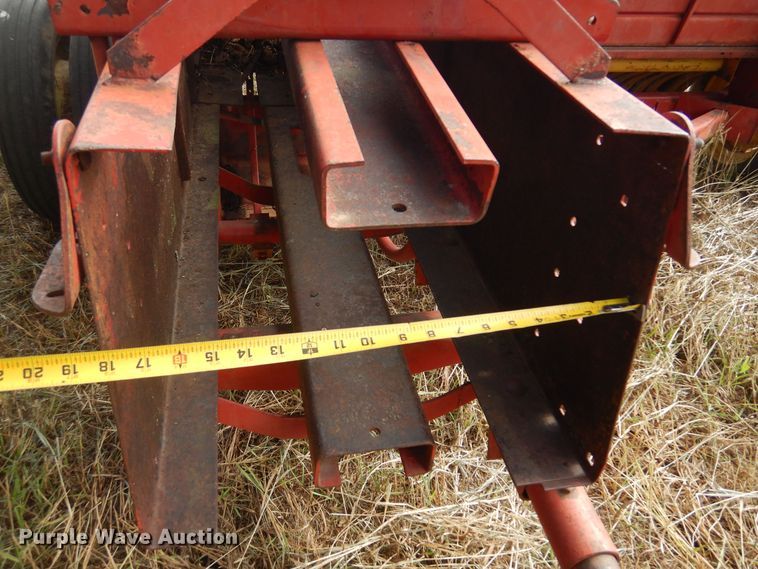 image for item KI9306 New Holland 273  small square baler