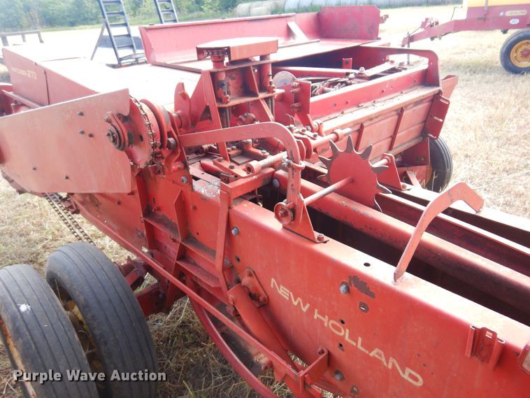 image for item KI9306 New Holland 273  small square baler