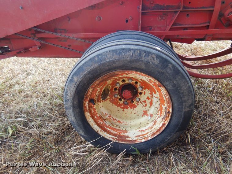 image for item KI9306 New Holland 273  small square baler