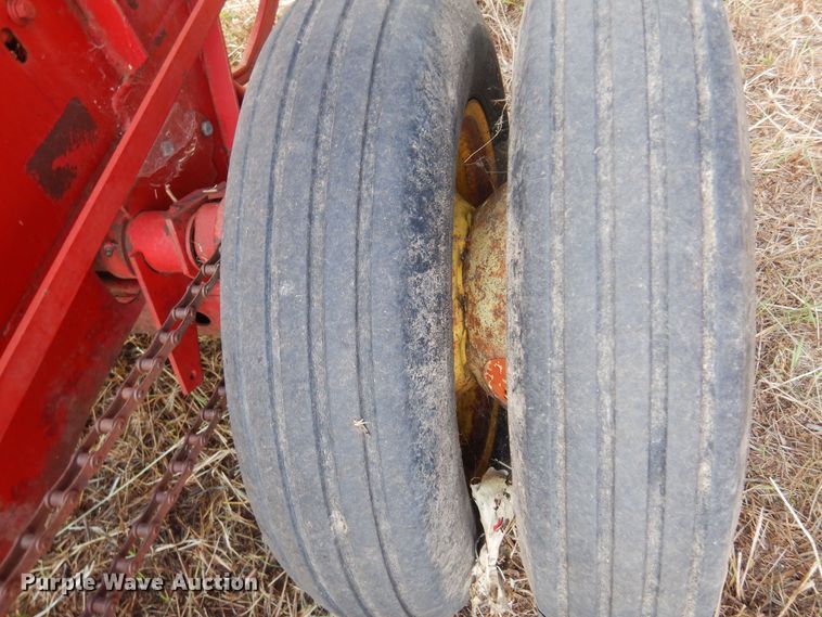 image for item KI9306 New Holland 273  small square baler