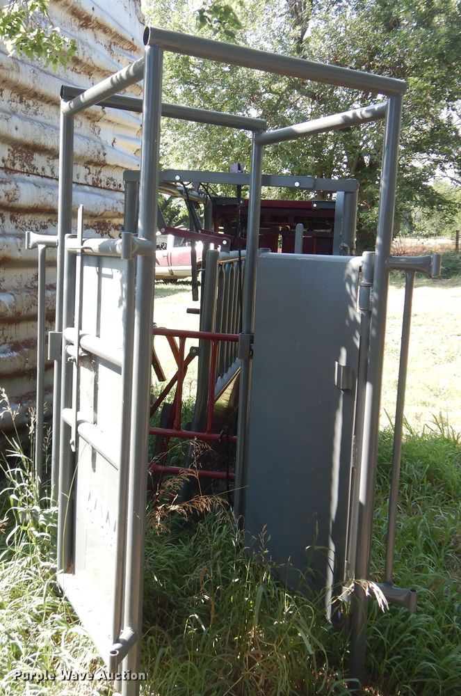 image for item KI9320 WW  livestock squeeze chute
