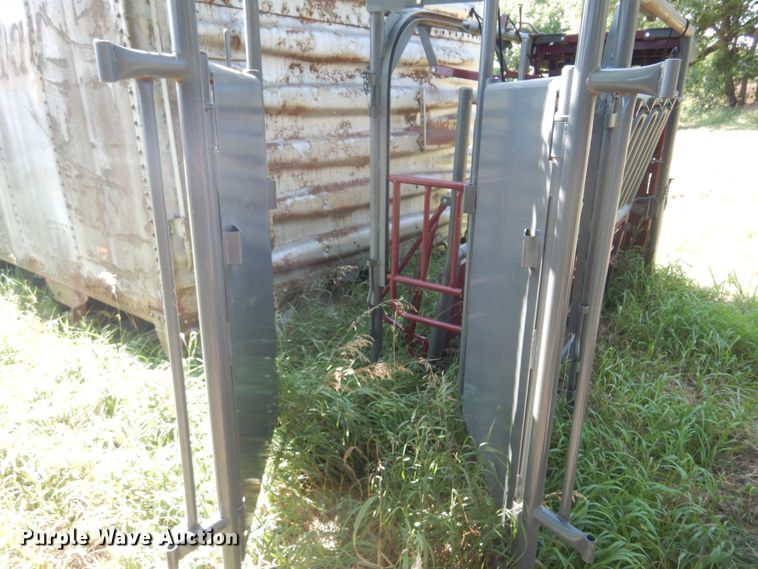 image for item KI9320 WW  livestock squeeze chute
