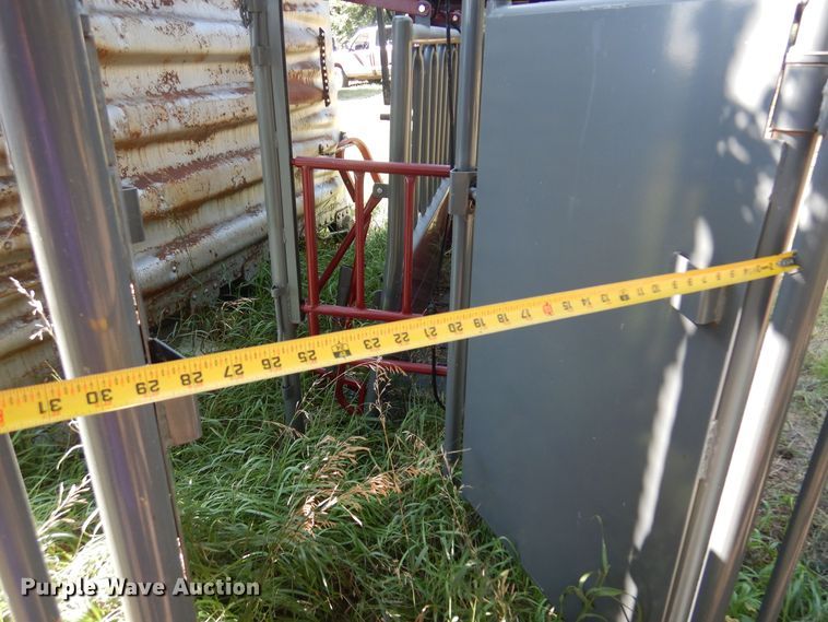 image for item KI9320 WW  livestock squeeze chute