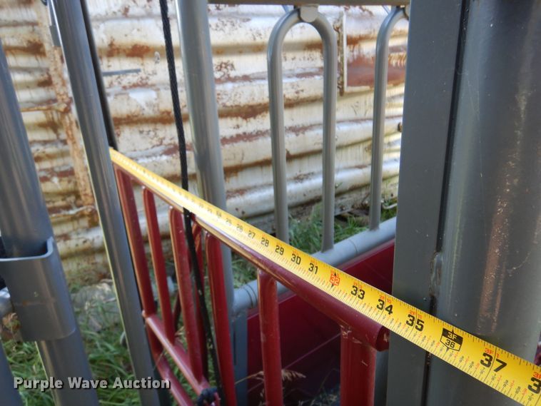 image for item KI9320 WW  livestock squeeze chute