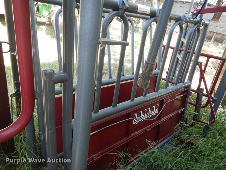 image for item KI9320 WW  livestock squeeze chute