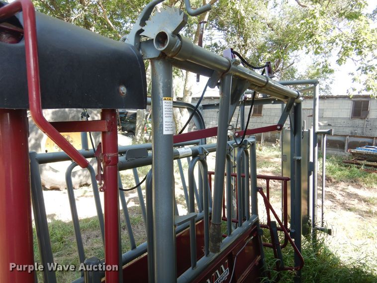 image for item KI9320 WW  livestock squeeze chute