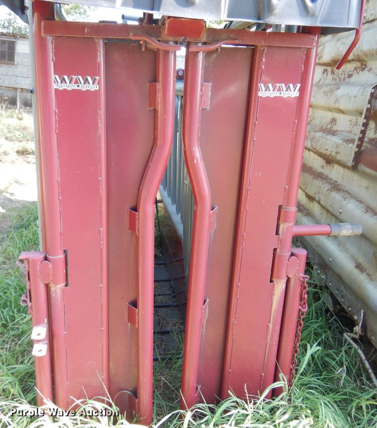 image for item KI9320 WW  livestock squeeze chute