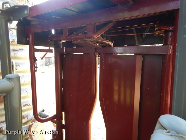 image for item KI9320 WW  livestock squeeze chute