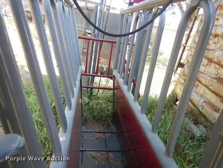 image for item KI9320 WW  livestock squeeze chute