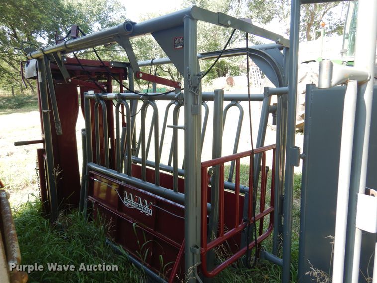 image for item KI9320 WW  livestock squeeze chute
