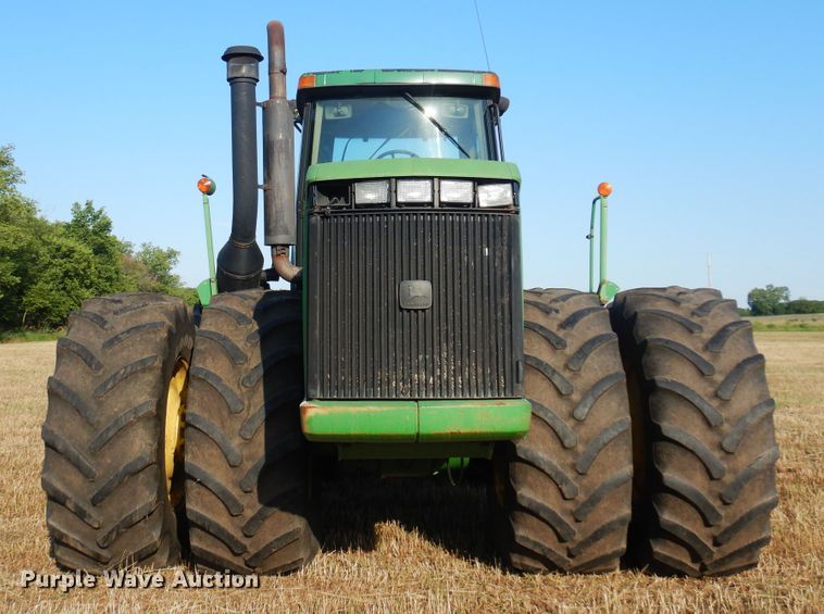 image for item KI9321 1997 John Deere 9400  4WD tractor