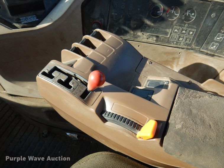 image for item KI9321 1997 John Deere 9400  4WD tractor