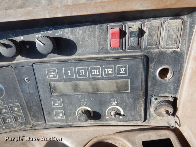 image for item KI9321 1997 John Deere 9400  4WD tractor