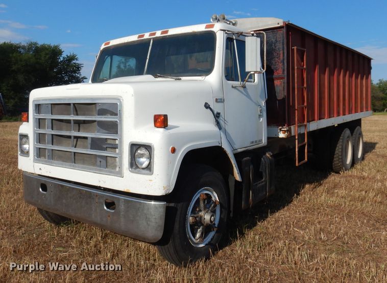 image for item KI9324 1979 International F2275  grain truck