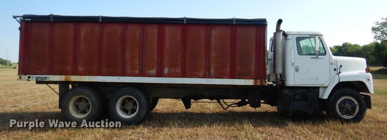 image for item KI9324 1979 International F2275  grain truck