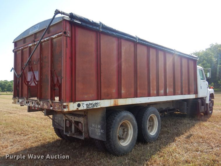 image for item KI9324 1979 International F2275  grain truck