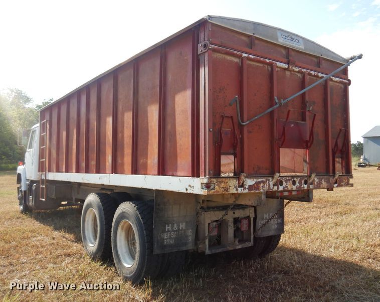 image for item KI9324 1979 International F2275  grain truck