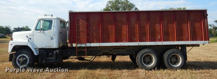 image for item KI9324 1979 International F2275  grain truck