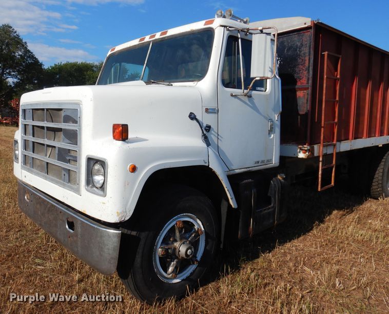image for item KI9324 1979 International F2275  grain truck