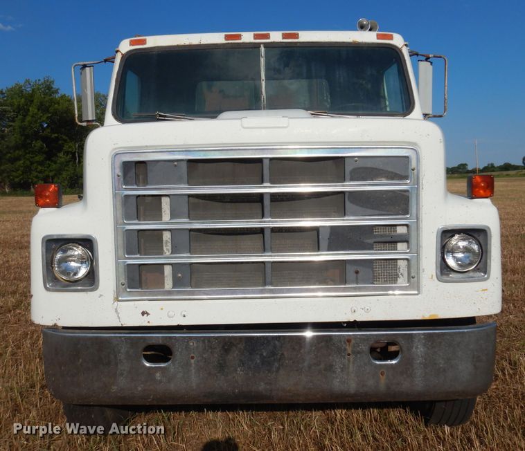 image for item KI9324 1979 International F2275  grain truck