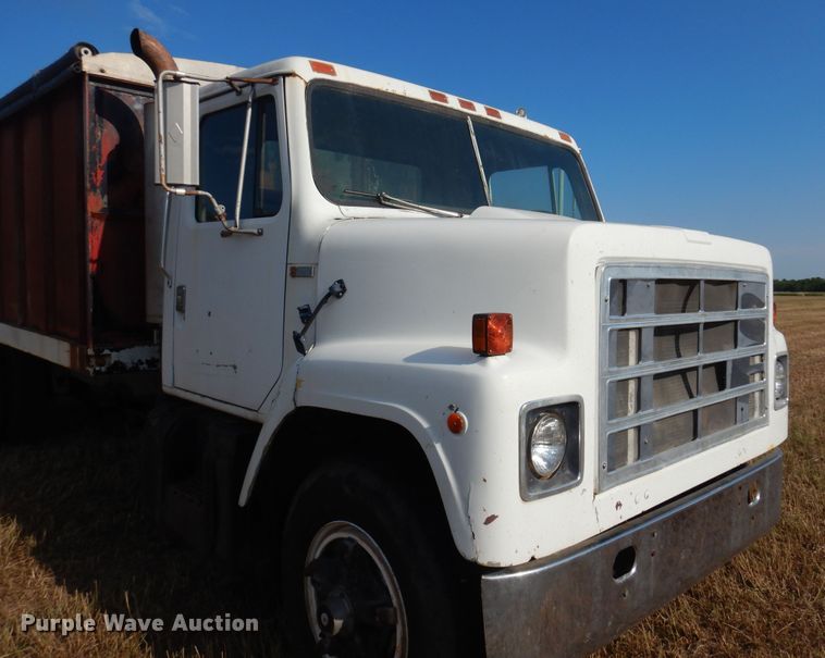 image for item KI9324 1979 International F2275  grain truck